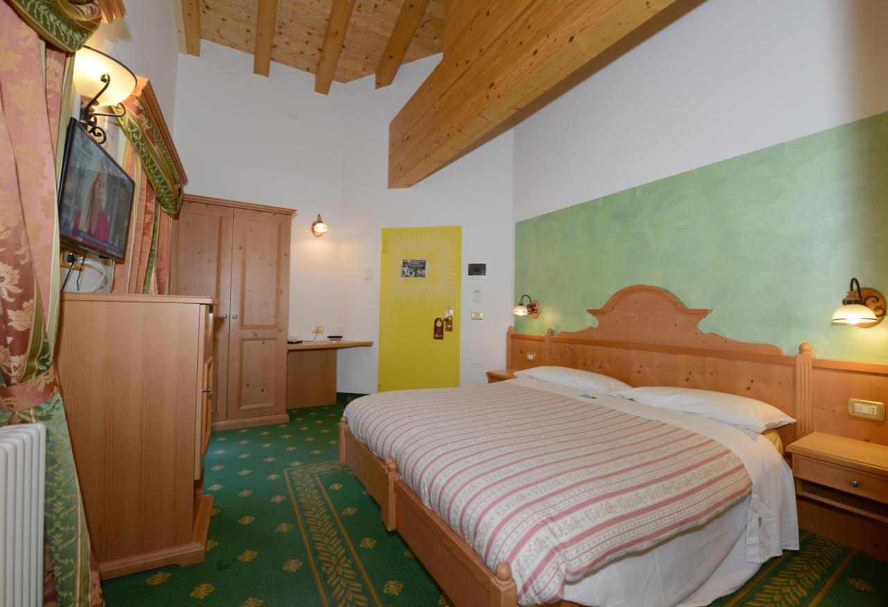 Hotel Sole ปัสโซเดลโตนาเล ภายนอก รูปภาพ
