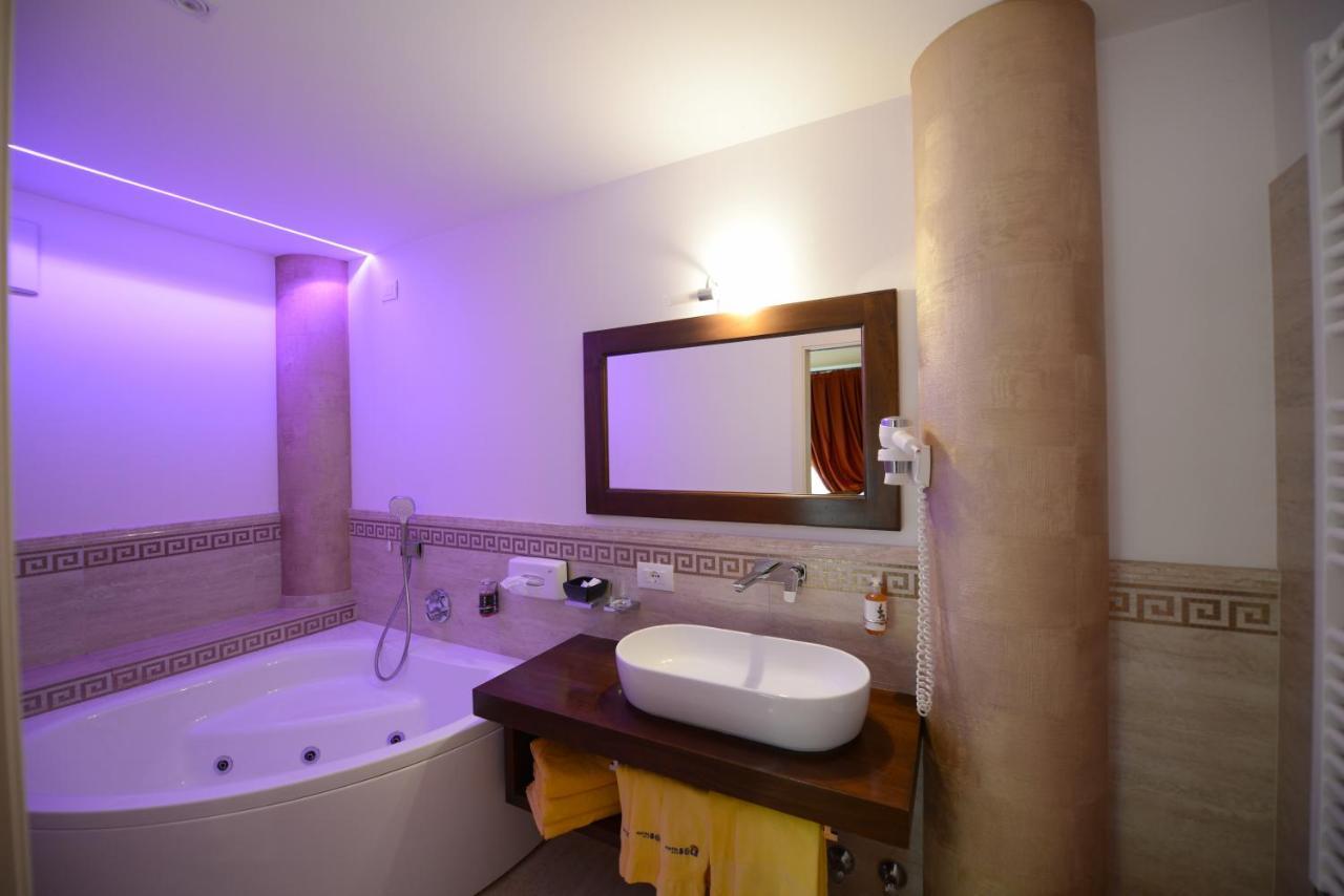 Hotel Sole ปัสโซเดลโตนาเล ภายนอก รูปภาพ