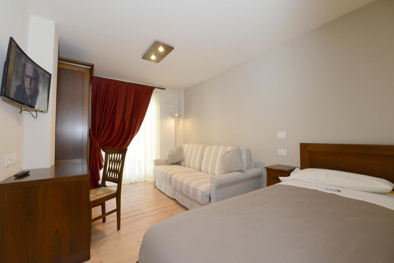 Hotel Sole ปัสโซเดลโตนาเล ภายนอก รูปภาพ
