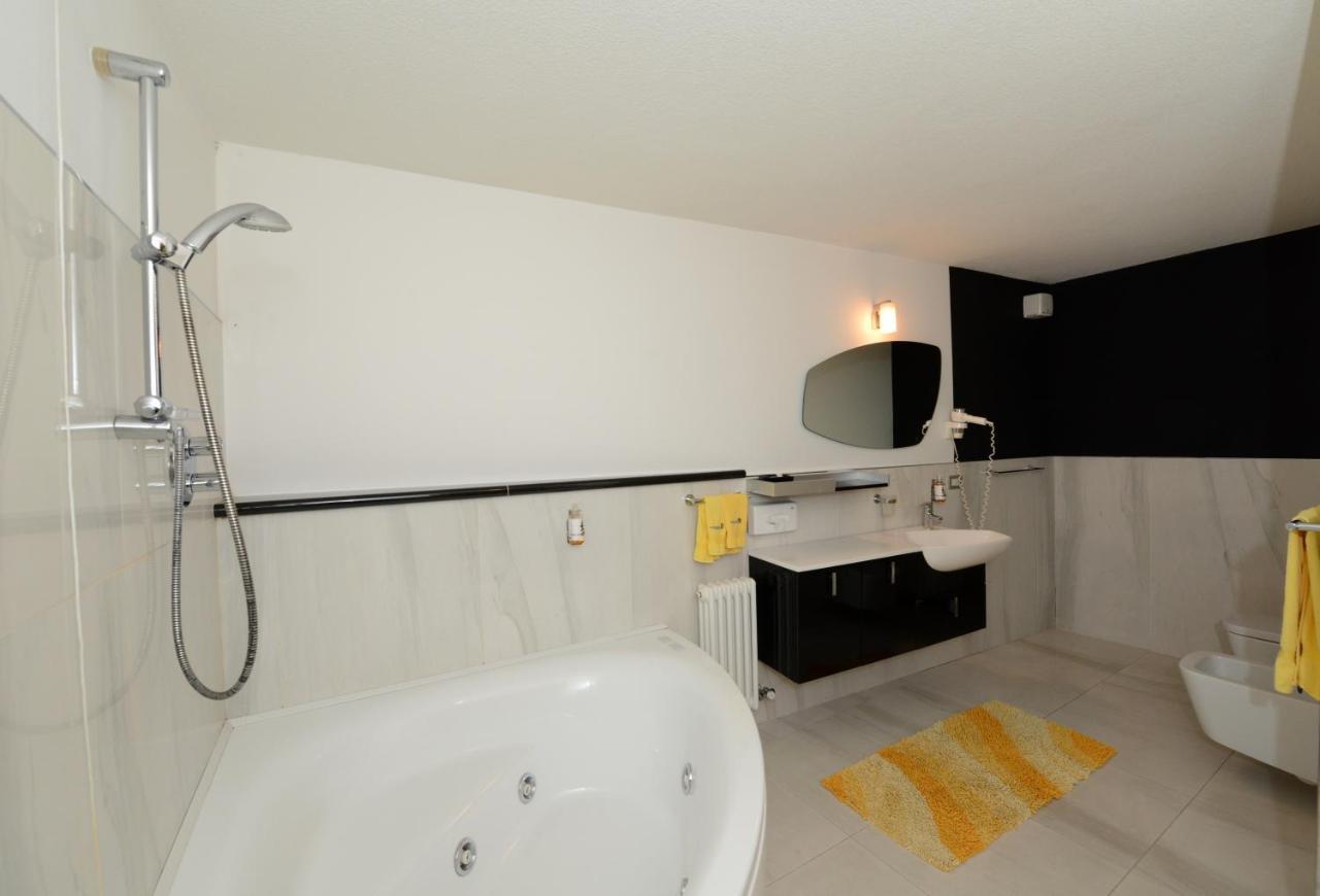 Hotel Sole ปัสโซเดลโตนาเล ภายนอก รูปภาพ